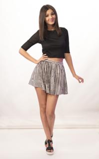 Victoria Justice feet photo thumbnail