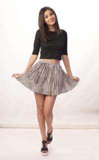 Victoria Justice feet photo thumbnail