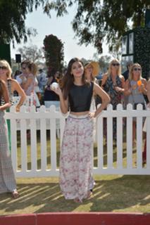 Victoria Justice feet photo thumbnail