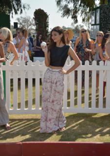 Victoria Justice feet photo thumbnail