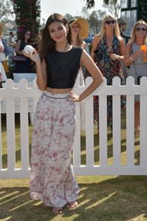 Victoria Justice feet photo thumbnail