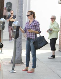 Jennifer Garner feet photo thumbnail