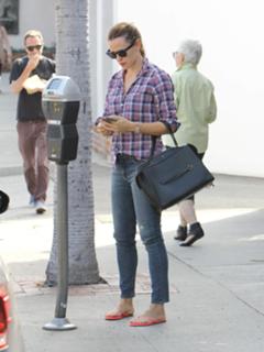 Jennifer Garner feet photo thumbnail