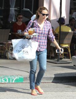 Jennifer Garner feet photo thumbnail