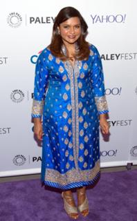 Mindy Kaling feet photo thumbnail