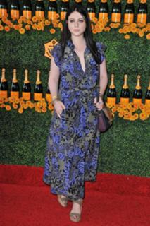 Michelle Trachtenberg feet photo thumbnail