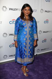 Mindy Kaling feet photo thumbnail
