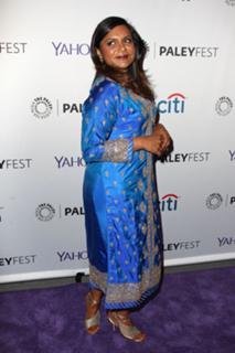 Mindy Kaling feet photo thumbnail