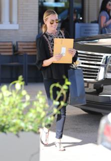 Cat Deeley feet photo thumbnail