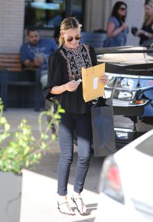 Cat Deeley feet photo thumbnail