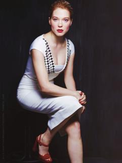 Léa Seydoux feet photo thumbnail