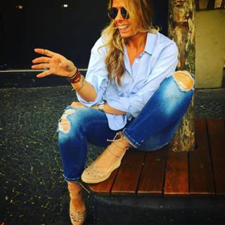 Adriane Galisteu feet photo thumbnail