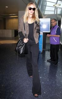 Rosie Huntington-Whiteley feet photo thumbnail