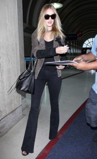 Rosie Huntington-Whiteley feet photo thumbnail