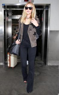 Rosie Huntington-Whiteley feet photo thumbnail