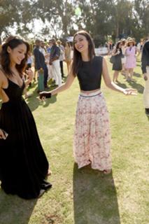 Victoria Justice feet photo thumbnail