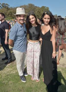 Victoria Justice feet photo thumbnail