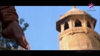 Karisma Kapoor feet photo thumbnail