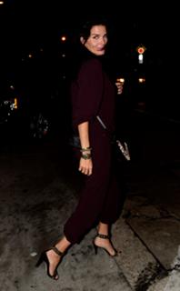 Angie Harmon feet photo thumbnail