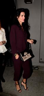 Angie Harmon feet photo thumbnail