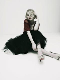 Scarlett Johansson feet photo thumbnail