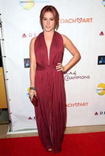 Ashley Tisdale feet photo thumbnail
