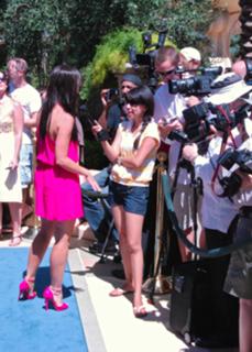 Jennifer Love Hewitt feet photo thumbnail