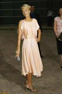 Paris Hilton feet photo thumbnail