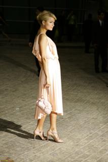 Paris Hilton feet photo thumbnail