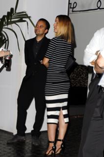 Mena Suvari feet photo thumbnail
