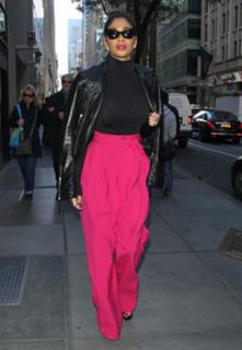 Nicole Scherzinger feet photo thumbnail