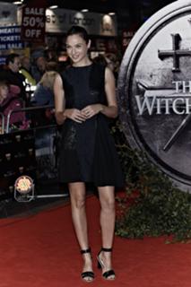 Gal Gadot feet photo thumbnail