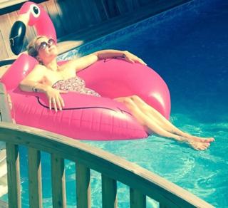 Fearne Cotton feet photo thumbnail