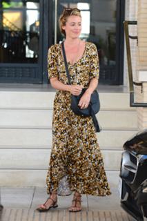 Cat Deeley feet photo thumbnail