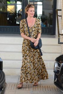 Cat Deeley feet photo thumbnail