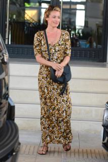 Cat Deeley feet photo thumbnail