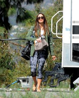 Megan Fox feet photo thumbnail
