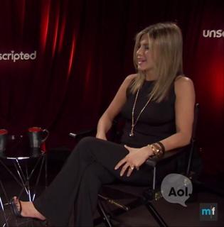 Jennifer Aniston feet photo thumbnail