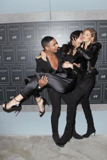 Kendall Jenner feet photo thumbnail