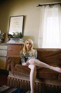 Emma Roberts feet photo thumbnail