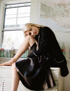 Emma Roberts feet photo thumbnail
