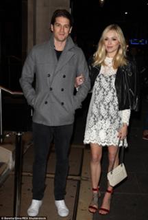 Fearne Cotton feet photo thumbnail