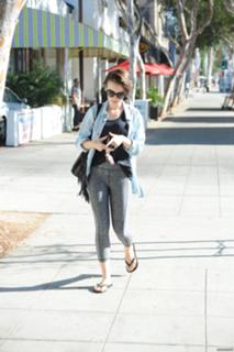 Lily Collins feet photo thumbnail