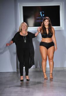 Ashley Graham feet photo thumbnail