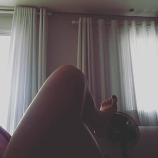 Kéfera Buchmann feet photo thumbnail