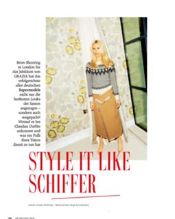 Claudia Schiffer feet photo thumbnail