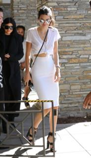 Kendall Jenner feet photo thumbnail