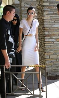 Kendall Jenner feet photo thumbnail