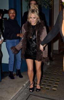 Caroline Flack feet photo thumbnail
