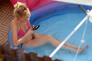 Justine Lupe feet photo 4